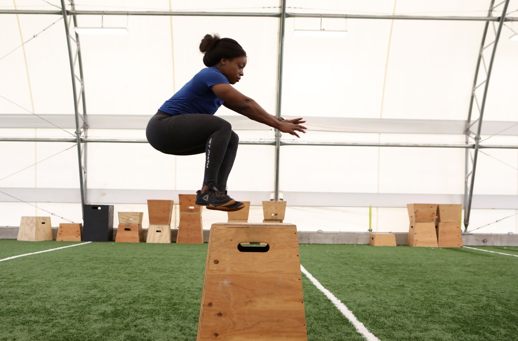 Nadia Wyatt does box jumps